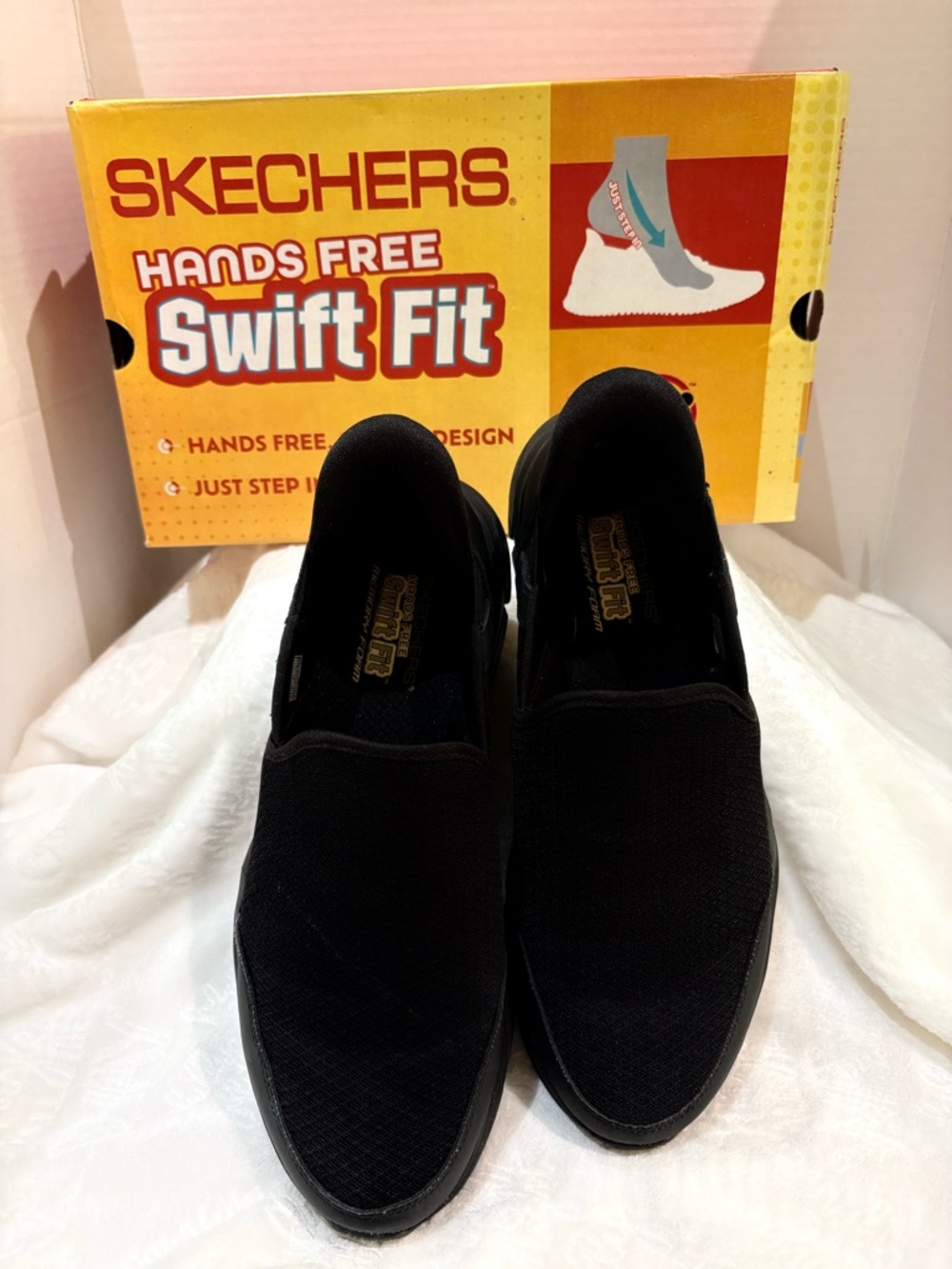 Skechers  Woman’s Hands Free Swift Fit Black Slip-On Loafers Size 8.5